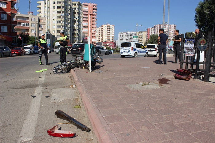 Adana'da otomobille motosiklet çarpıştı: 2 yaralı