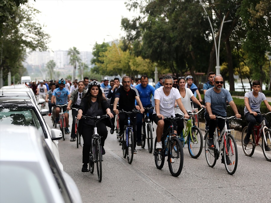 Jülide Sarıeroğlu, "Adana Pedal Çeviriyor"