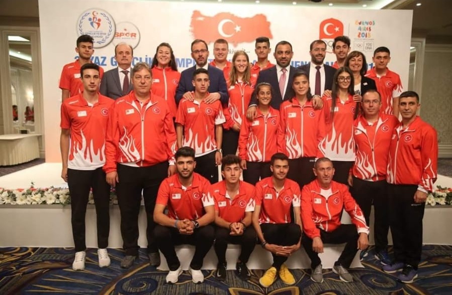 Adanalı Sırıkla Atlama Sporcusu Sümeyye Kınar Gençlik Olimpiyatları’nda Ülkemizi Temsil Edecek