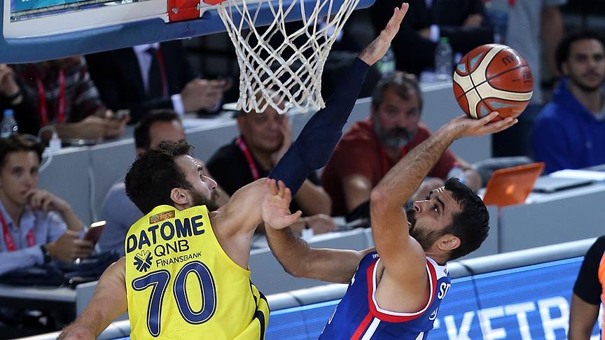 Anadolu Efes seride durumu 1-1 yaptı