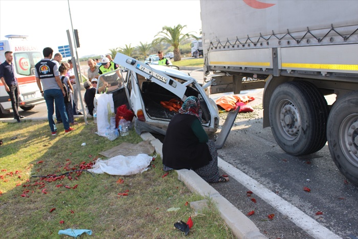 Adana'da tırla otomobil çarpıştı: 1 ölü, 2 yaralı