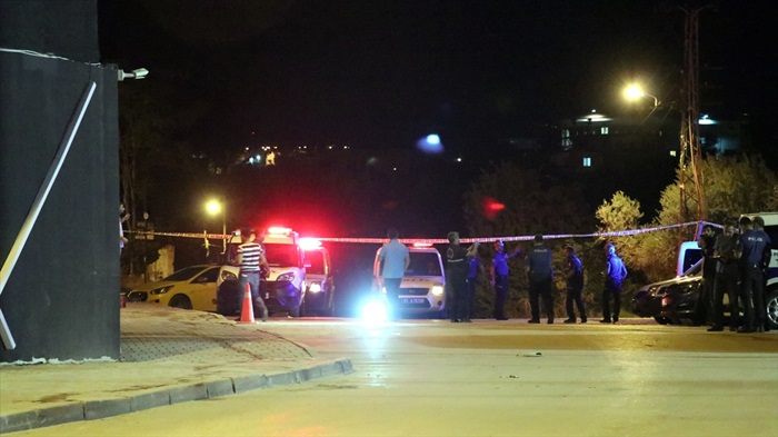 Bar önündeki silahlı saldırıda vale yaralandı