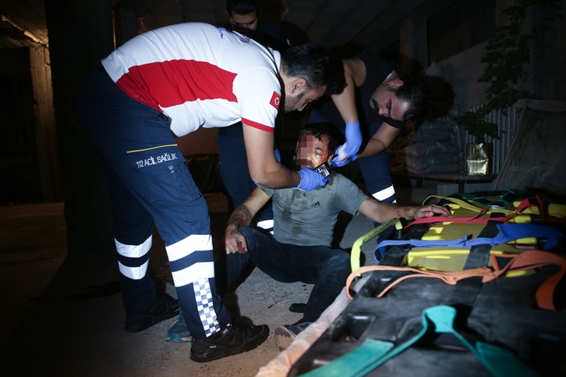 Ev sahibiyle göz göze gelen hırsız kaçarken balkondan düştü