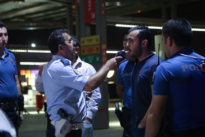 "Dur" ihtarına uymayan sürücü ehliyetsiz ve alkollü çıktı