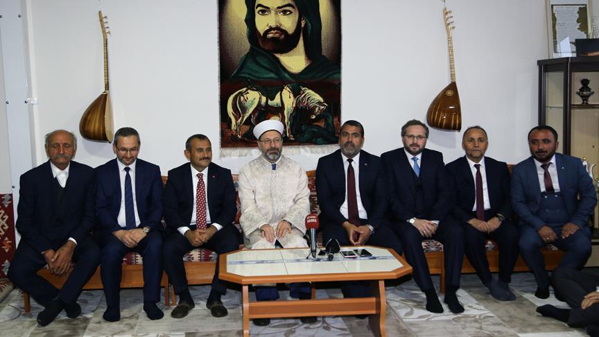 Diyanet İşleri Başkanı Ali Erbaş: Alevi toplumu kardeşlerimizi kendimizden ayırmıyoruz