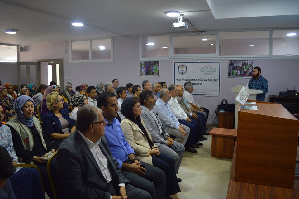 “Geleceği elimizde tutmak istiyorsak, çocuklarımızın elinden tutmamız gerekir..”