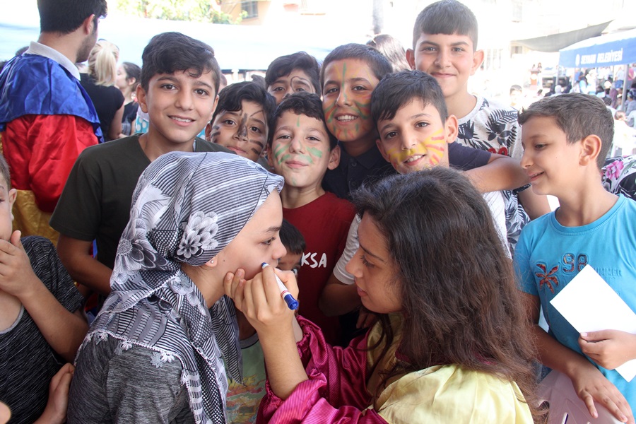 FETÖ döneminde polise taş atılıyordu şimdi çocuk sesleriyle inliyor  