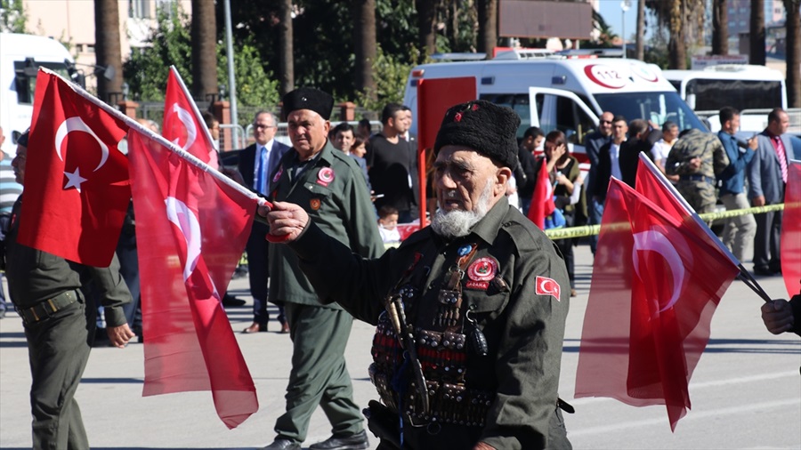 Çukurova'da 29 Ekim Cumhuriyet Bayramı dolayısıyla törenler düzenlendi..