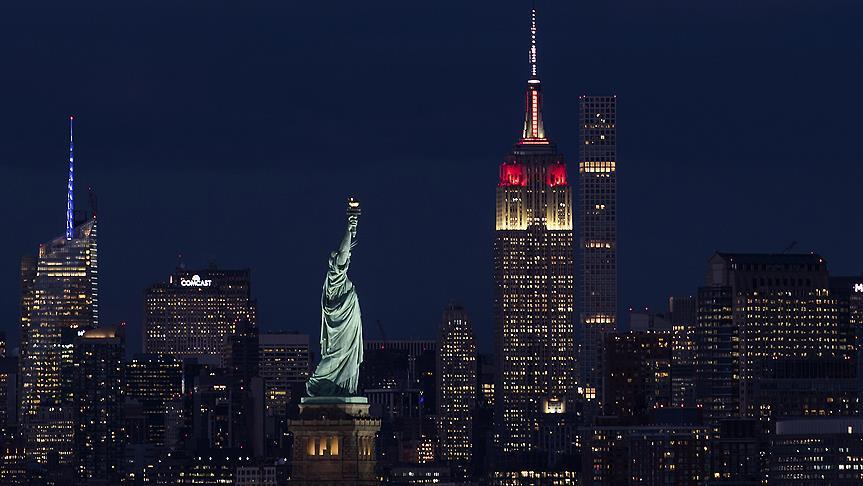 Empire State Türk bayrağının renklerine büründü