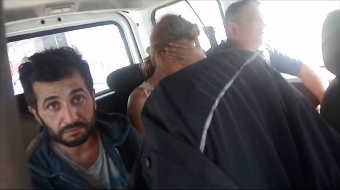 Hırsızlık zanlıları kaçtıkları araçla kaza yapınca yakalandı