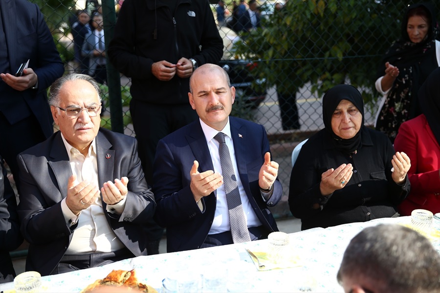 Bakan Soylu, Merhum Yağcı’nın Evine Taziye Ziyaretinde Bulundu..