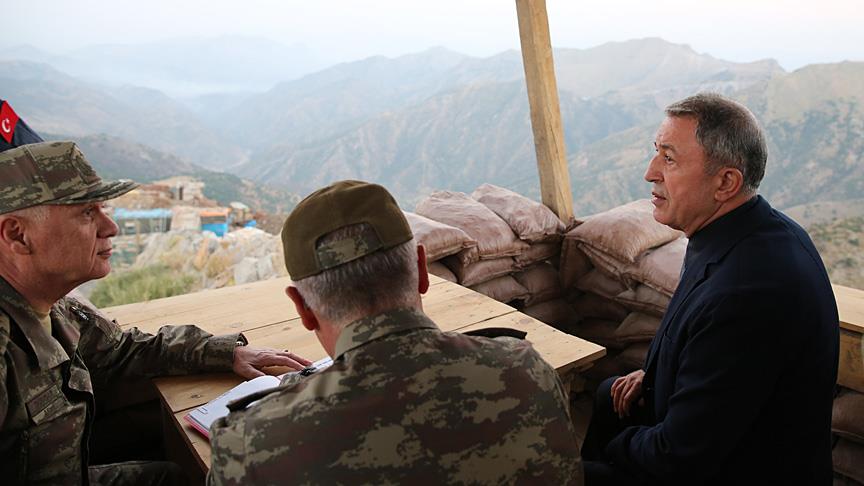 Akar, Genelkurmay Başkanı ve Kara Kuvvetleri Komutanı ile Hakkari'de