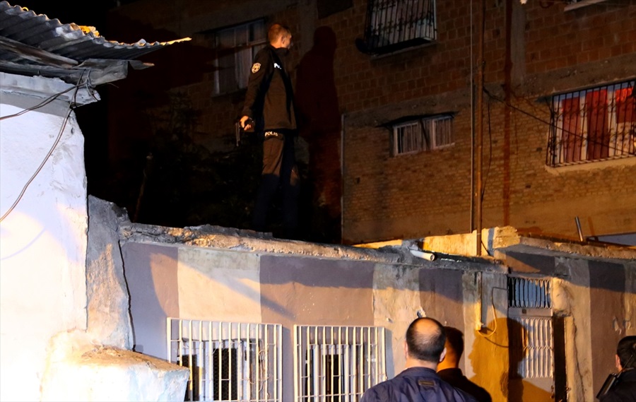 Silahlı şüpheliler polisi alarma geçirdi