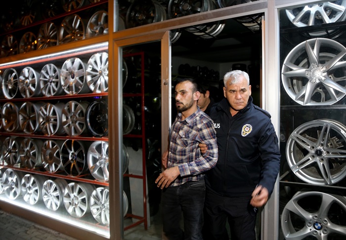Hırsızlık şüphelisini vatandaşlar yakaladı