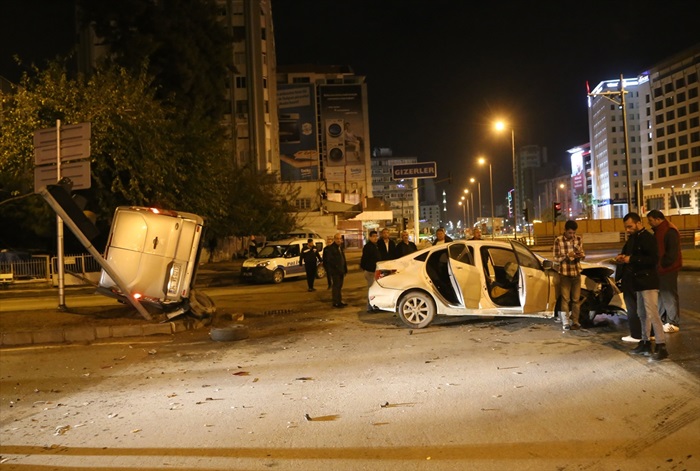 Adana'da trafik kazası: 2 yaralı