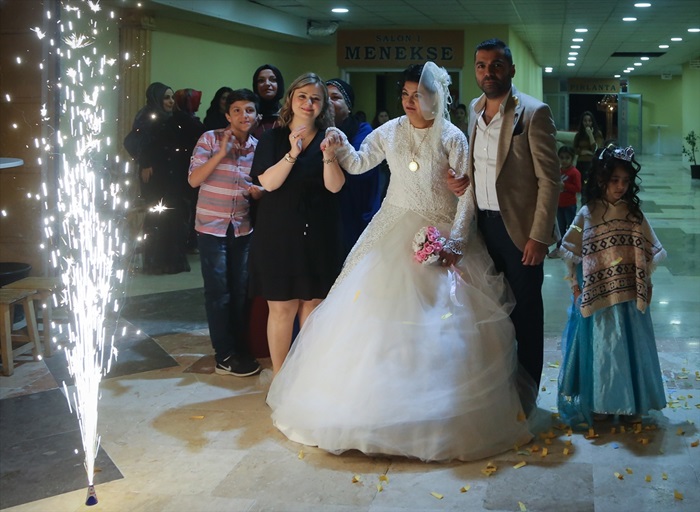 Engelli kızın gelinlik hayali gerçek oldu
