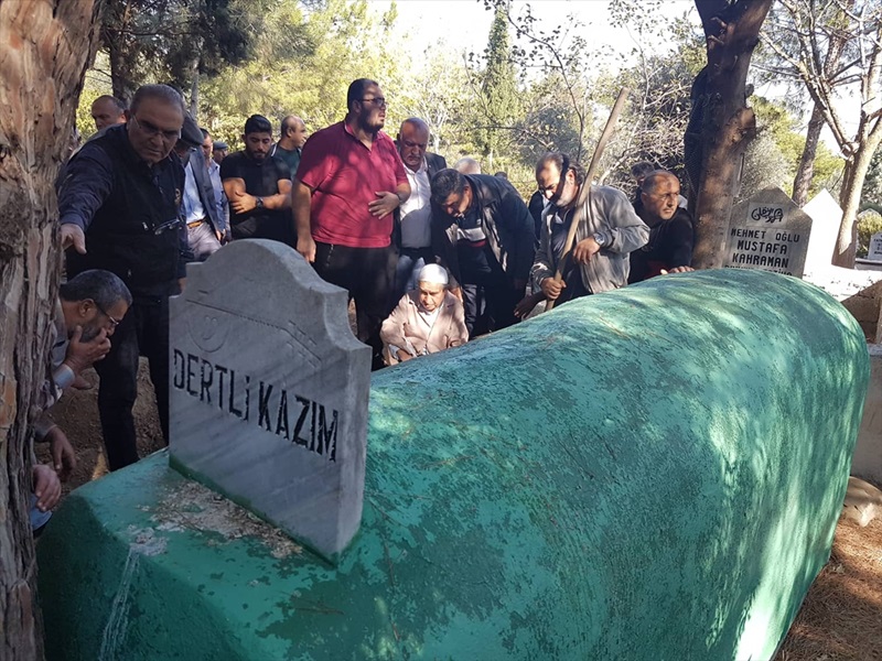 Halk ozanının cenazesi 36 yıl önce yaptırdığı mezarına defnedildi