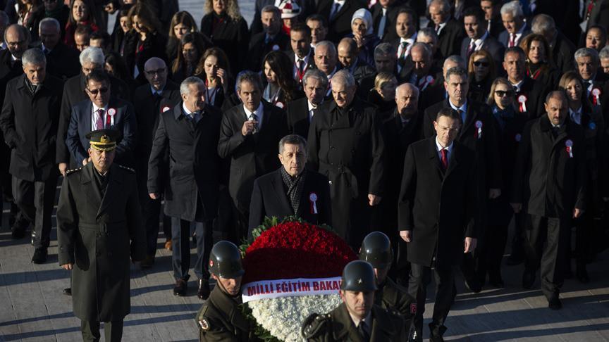 Bakan Selçuk ve öğretmenler Anıtkabir'i ziyaret etti