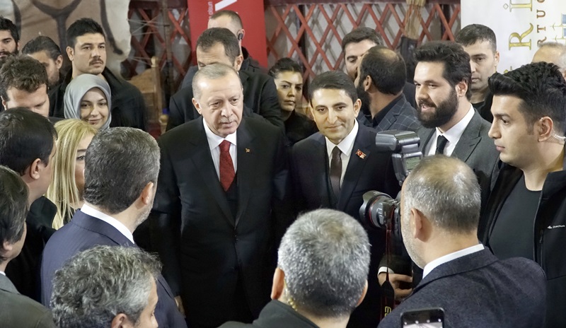 Erdoğan, Birevim Standı’nda TRT’nin “Diriliş Ertuğrul” ekibiyle buluştu!