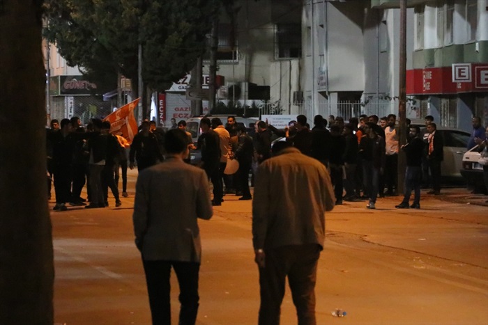 Adana derbisinde arbede