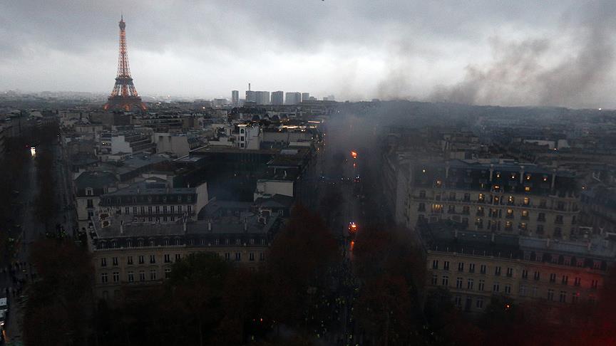 Paris'teki son gösterin faturası ağır oldu