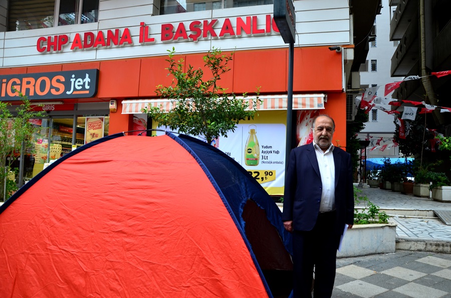 Adana'da CHP İl Başkanlığı önünde çadırlı eylem  