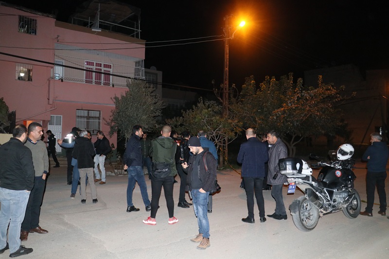 Sevgilisinin evinin önünde kafasına sıktı