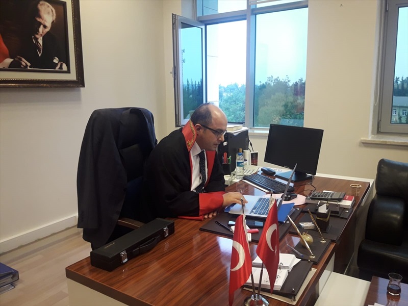 Mahkeme Başkanı AA'nın fotoğraf oylamasına katıldı