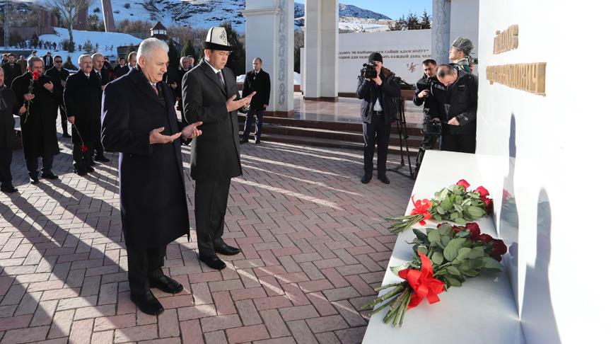 TBMM Başkanı Yıldırım'dan Aytmatov'un kabrine ziyaret