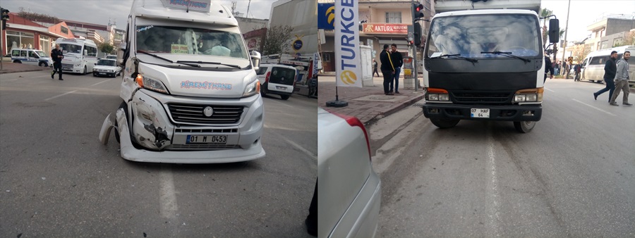 Yüreğir'de minibüsle kamyonet çarpıştı: 4 yaralı