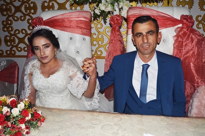İşitme engelli gençlerin aşkları engel tanımadı 