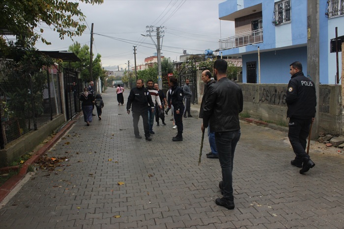 Adana'da taşlı sopalı kavga: 2 yaralı