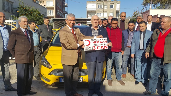 Taksicilerden Kızılay'a destek  