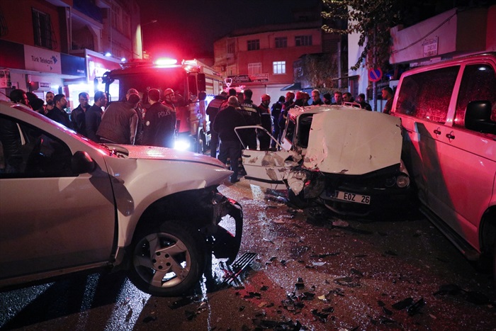 Cip ile otomobil çarpıştı: 3 yaralı