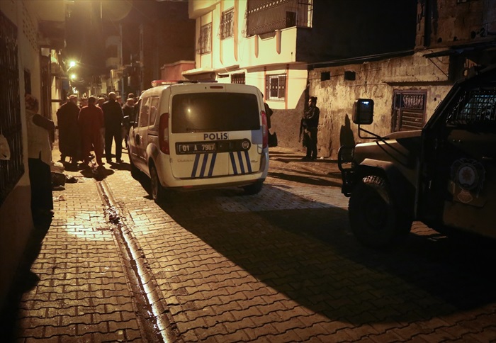 Adana'da silahlı ve bıçaklı saldırı: 1 yaralı