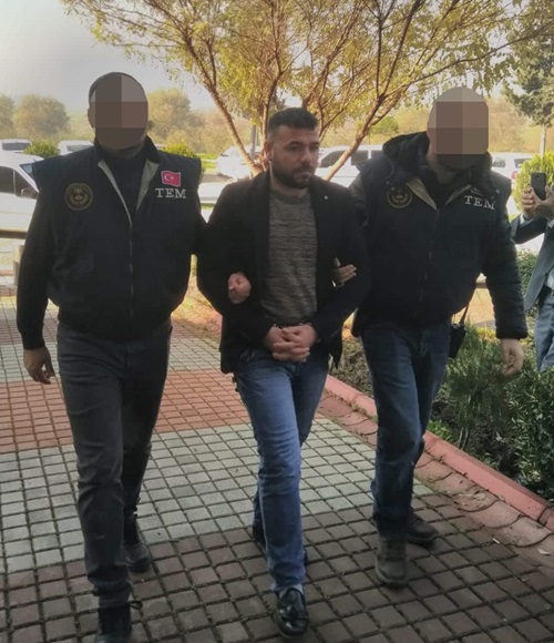 Adana'da terör örgütü propagandasına tutuklama