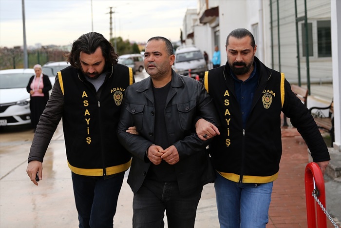 Sokak köpeklerine tüfekle ateş açan kişiye tutuklama