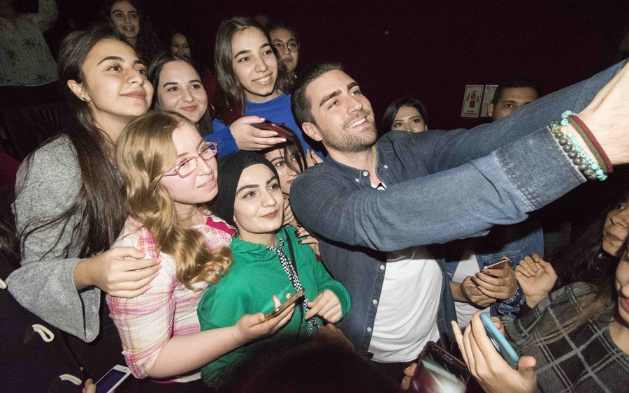 Adana'da “Yanımda Kal” filminin oyunculu özel gösterimi 
