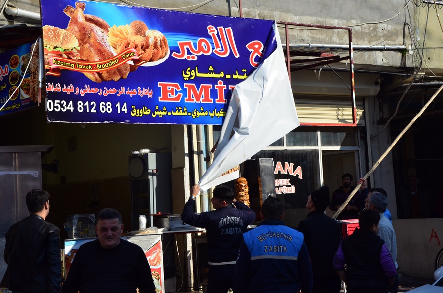 Adana'da yüzde 75'i Türkçe olmayan tabelalar söküldü  