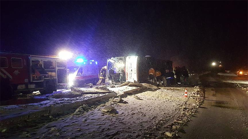 Ankara ve Kırşehir'de yolcu otobüsü devrildi: 3 ölü, 40 yaralı