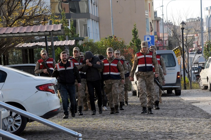 Adana'da kesinleşmiş hapis cezası bulunan 10 kişi yakalandı