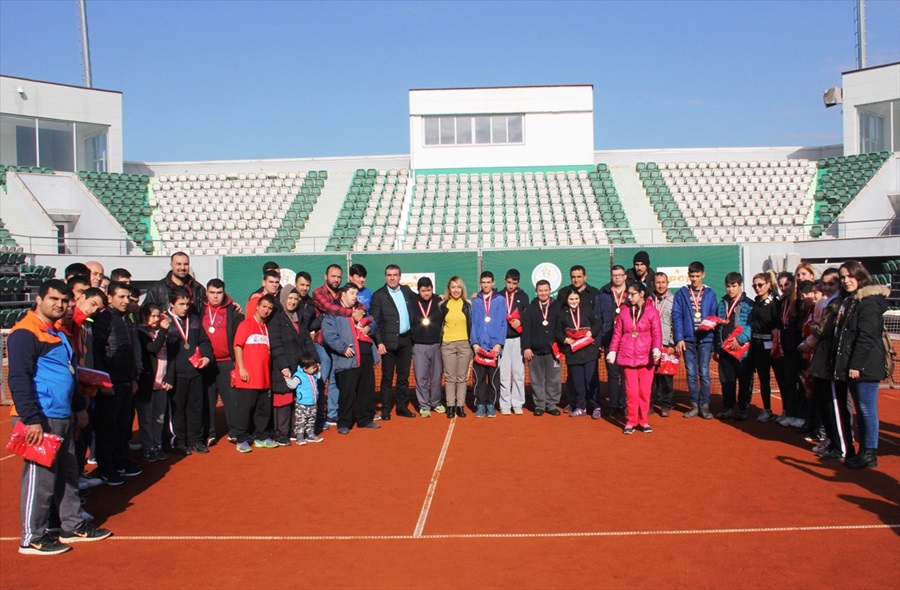 Mersin'de özel sporculara tenis etkinliği