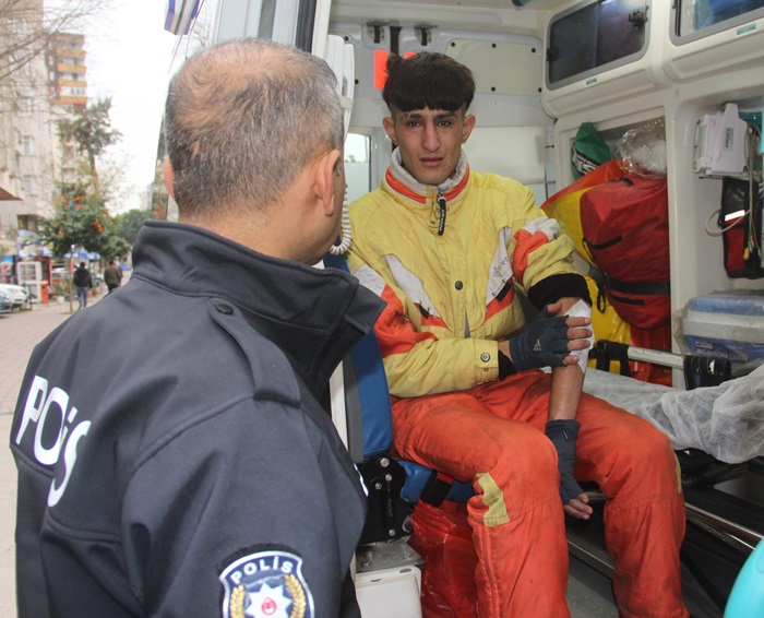 Bıçaklanan kağıtçının gözyaşları