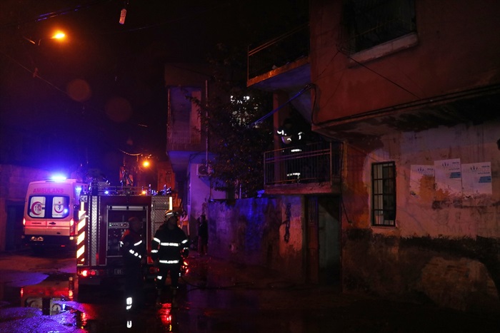 Adana’da ev yangını: 3 yaralı