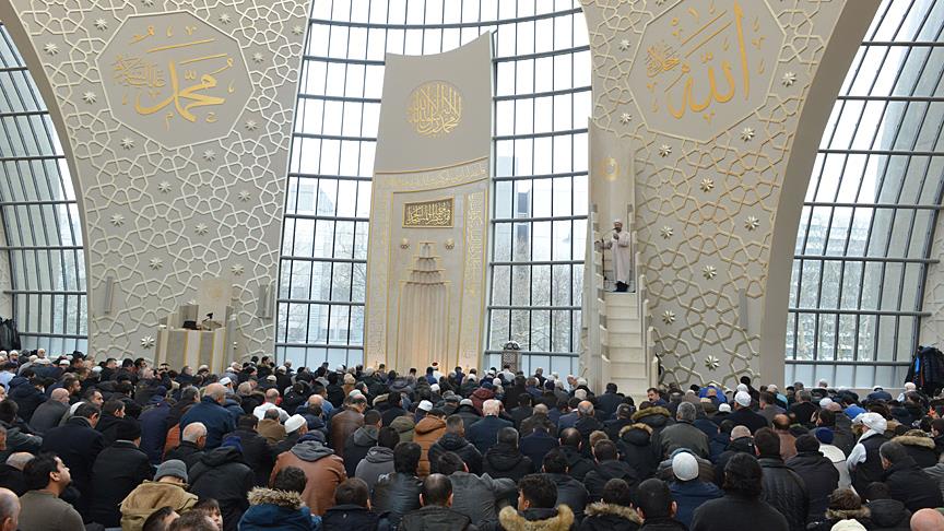 Diyanet İşleri Başkanı Erbaş'tan Almanya'da cuma hutbesi