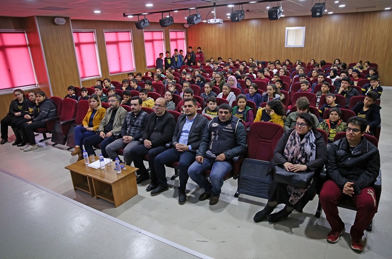Adana'da polislerden öğrencilere seminer