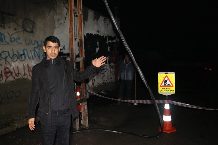 Elektrik telleri havai fişek gibi patladı  