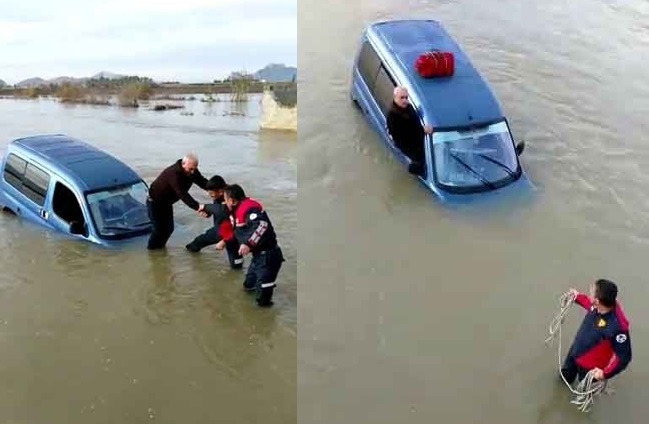Sele kapılan araçta mahsur kalan sürücüyü itfaiye kurtardı  
