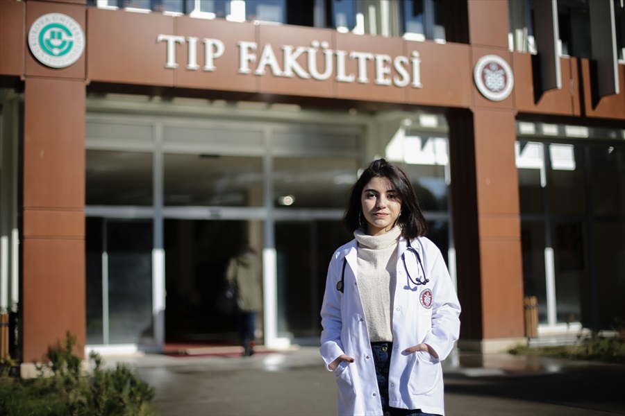 "İlk tüp bebek" doğduğu hastanenin doktor adayı