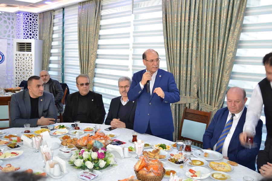 Sezer: "Gazetecilerin sorunlarının çözümü için desteğe hazırız"